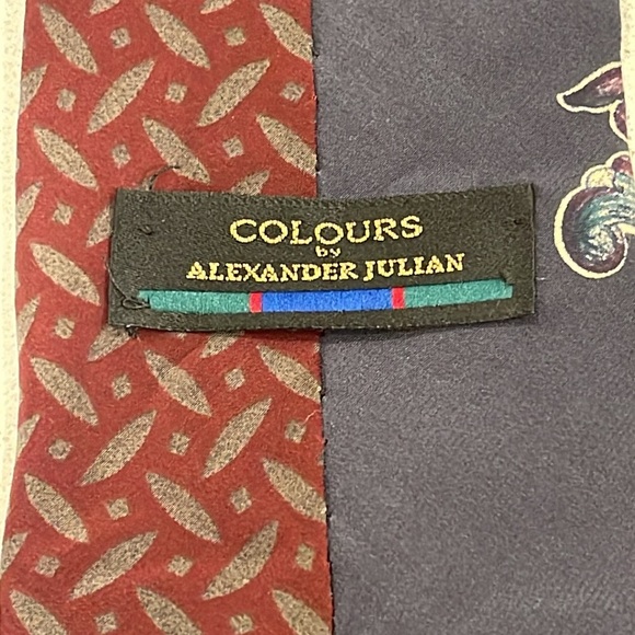 Colours by Alexander Julian 100% Silk Tie - Dark Gray with Floral Accents - Picture 5 of 7